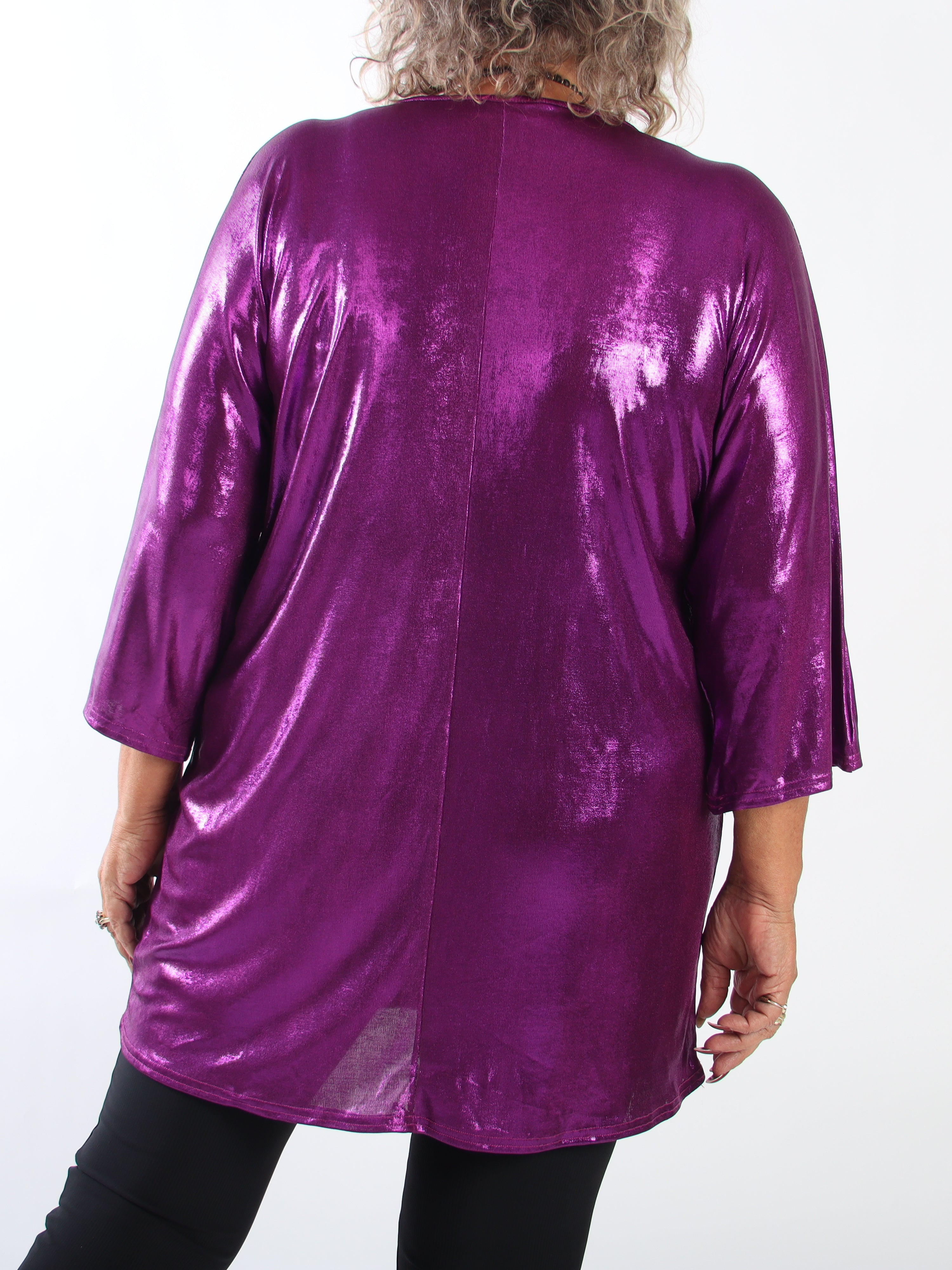 Honey - Glansig och stretchig tunika i plus size med V-ringning och en lös passform